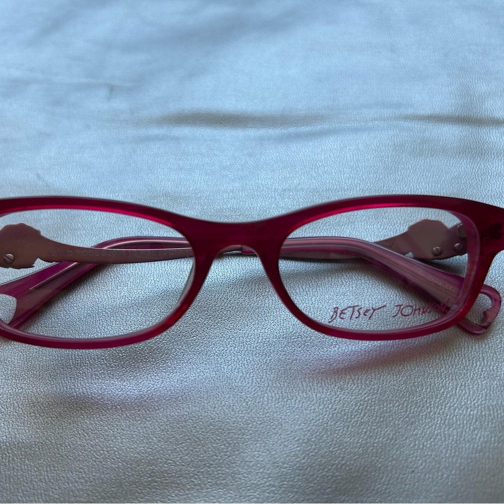 Pink Betsey Johnson glasses #BetseyJohnsonEyewear